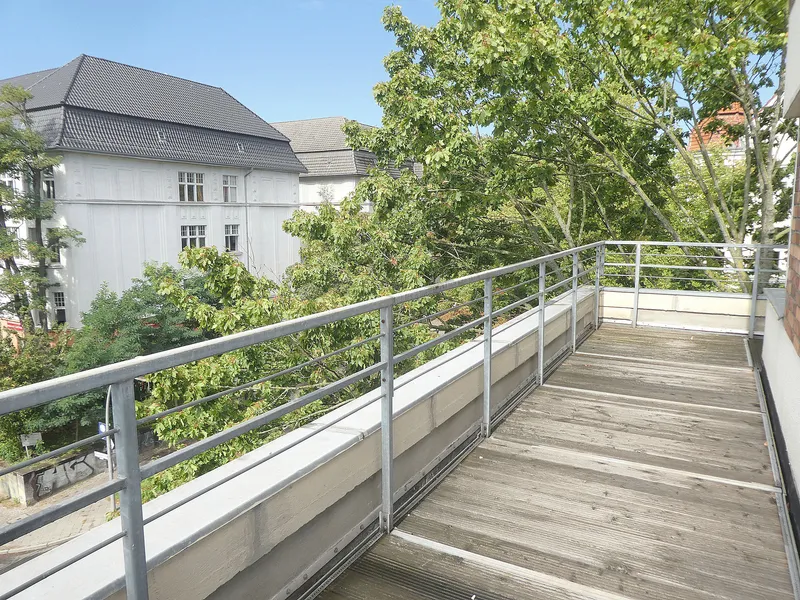 Drake- Ecke Margaretenstraße – Dachgeschoß Eck-Wohnung – RETRO-Bad - Terrasse - 1 Zimmer — photo 1